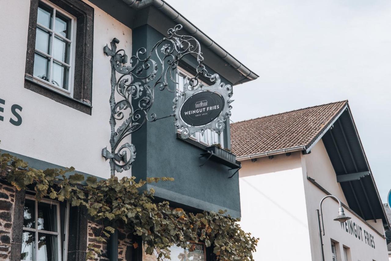 ホテル Weinhaus Fries Kattenes エクステリア 写真