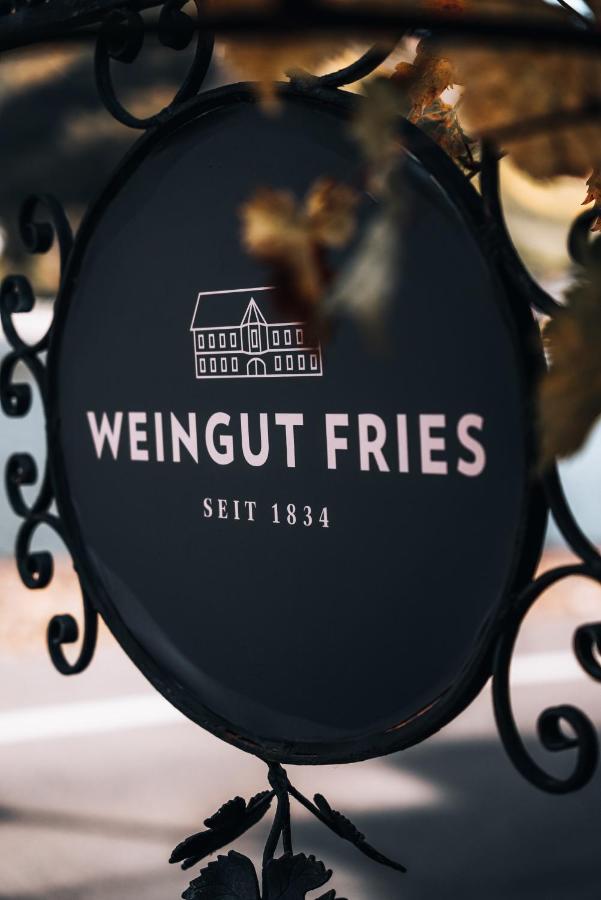 ホテル Weinhaus Fries Kattenes エクステリア 写真