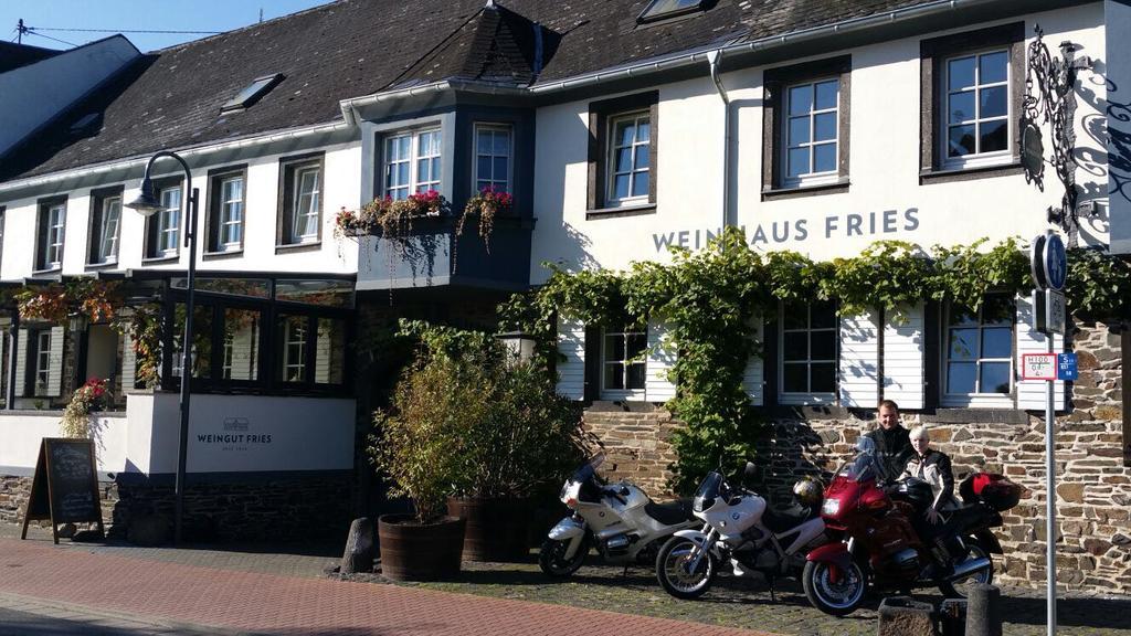 ホテル Weinhaus Fries Kattenes エクステリア 写真