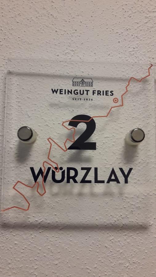 ホテル Weinhaus Fries Kattenes エクステリア 写真