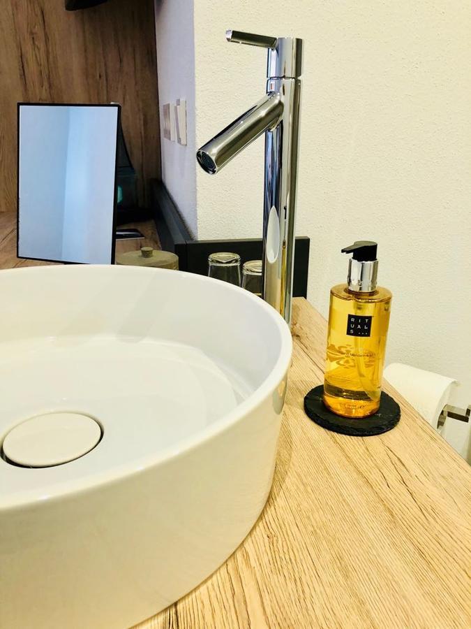 ホテル Weinhaus Fries Kattenes エクステリア 写真